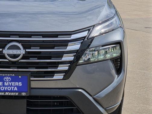 Gun Metallic 2025 Nissan Rogue SV