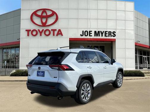 2025 Toyota RAV4 XLE Premium