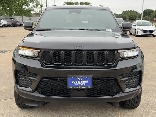 Diamond Black Crystal Pearlcoat 2025 Jeep Grand Cherokee Altitude