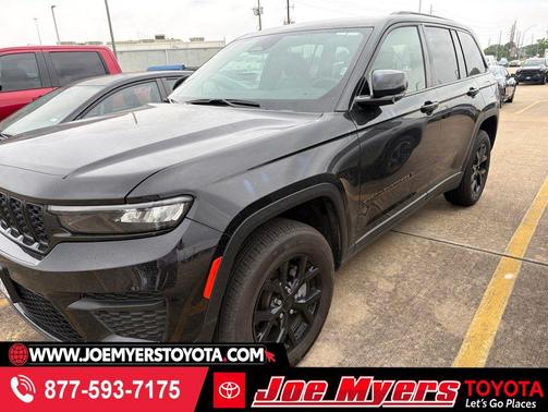 Diamond Black Crystal Pearlcoat 2025 Jeep Grand Cherokee Altitude