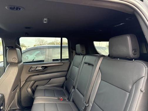 2025 Chevrolet Suburban LT