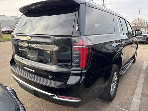 2025 Chevrolet Suburban LT