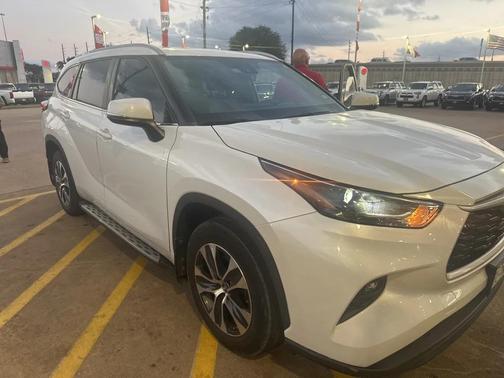 2023 Toyota Highlander XLE