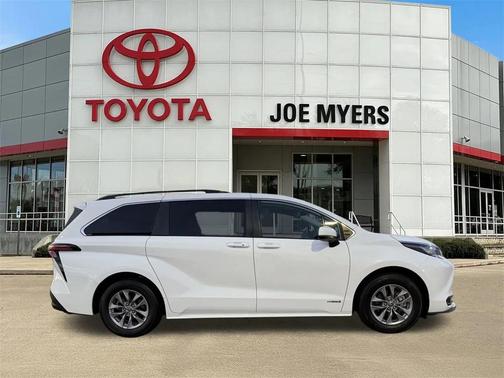 2021 Toyota Sienna LE