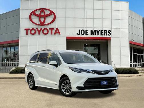 2021 Toyota Sienna LE