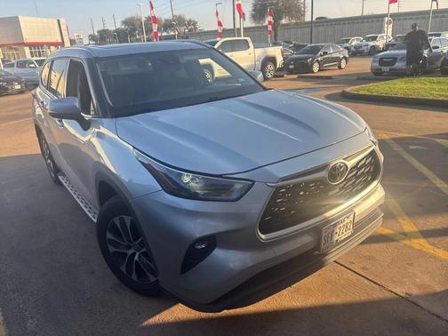 2022 Toyota Highlander XLE