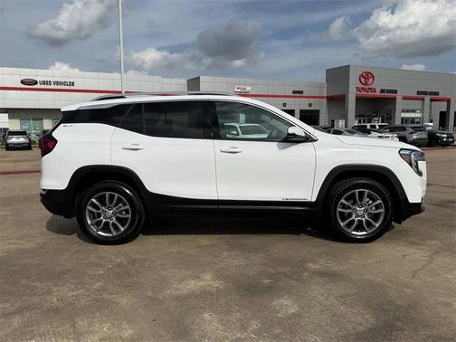 2024 GMC Terrain SLT