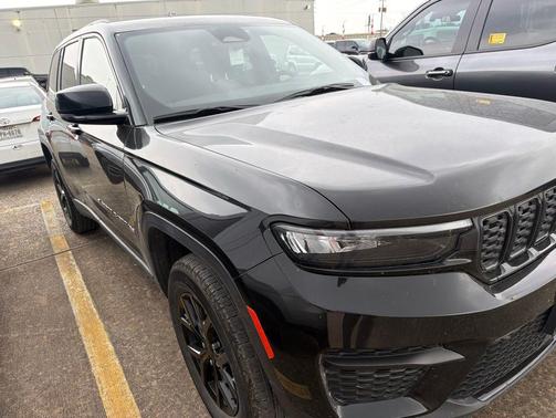 Diamond Black Crystal Pearlcoat 2025 Jeep Grand Cherokee Altitude
