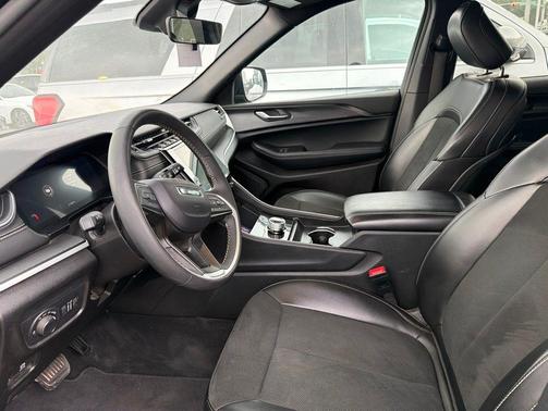 Diamond Black Crystal Pearlcoat 2025 Jeep Grand Cherokee Altitude