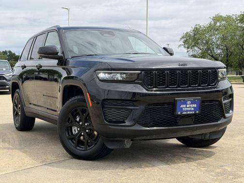 Diamond Black Crystal Pearlcoat 2025 Jeep Grand Cherokee Altitude