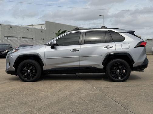 Silver Sky Metallic 2022 Toyota RAV4 Hybrid SE