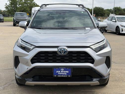 Silver Sky Metallic 2022 Toyota RAV4 Hybrid SE