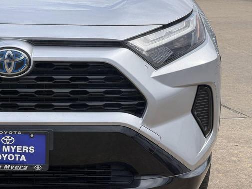 Silver Sky Metallic 2022 Toyota RAV4 Hybrid SE