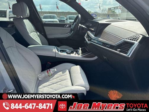 Brooklyn Grey Metallic 2024 BMW X7 xDrive40i