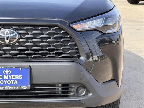 2025 Toyota Corolla Cross LE