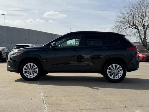 2025 Toyota Corolla Cross LE