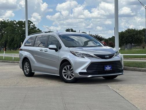 2021 Toyota Sienna LE