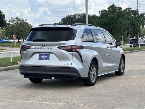 2021 Toyota Sienna LE