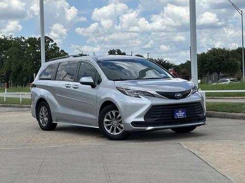 2021 Toyota Sienna LE