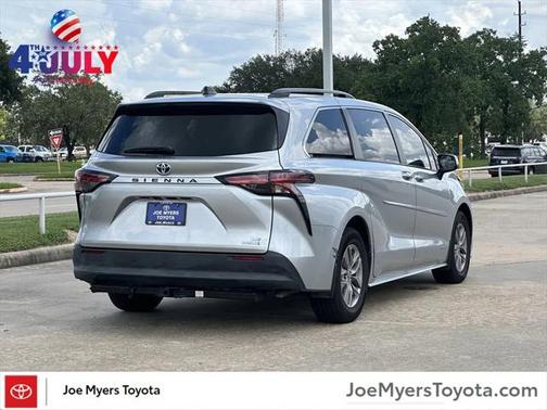 2021 Toyota Sienna LE