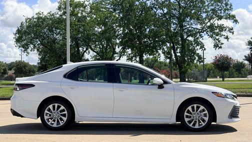 Ice 2024 Toyota Camry LE