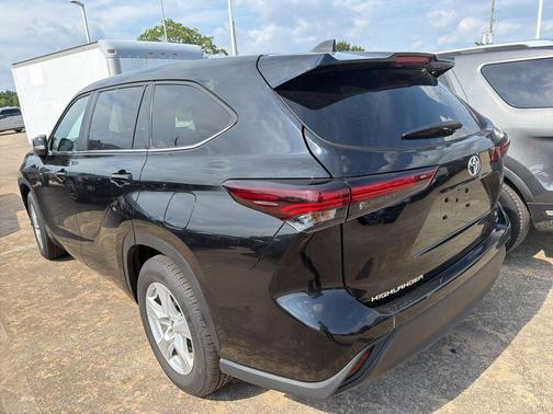 Midnight Black Metallic 2025 Toyota Highlander LE