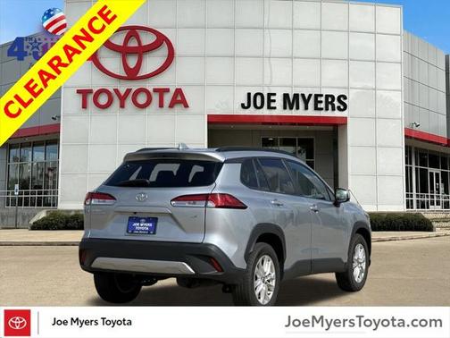 2024 Toyota Corolla Cross LE
