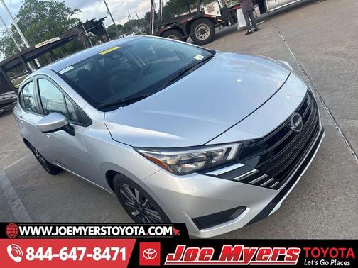 Brilliant Silver Metallic 2025 Nissan Versa 1.6 SV