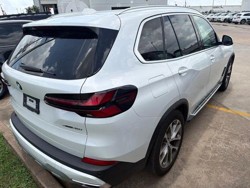 White 2025 BMW X5 xDrive40i