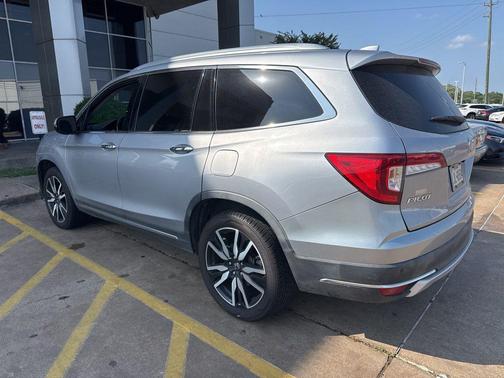 Lunar Silver Metallic 2019 Honda Pilot Elite