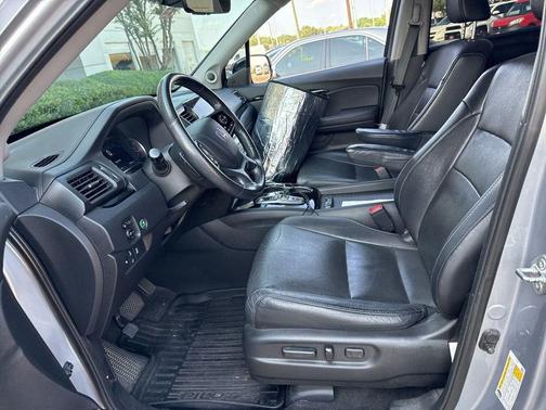 Lunar Silver Metallic 2019 Honda Pilot Elite
