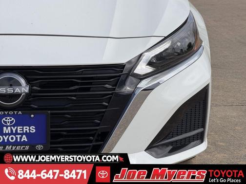 Glacier White 2025 Nissan Altima 2.5 SV