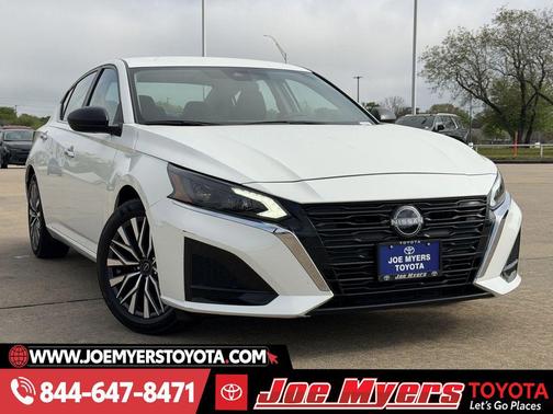 Glacier White 2025 Nissan Altima 2.5 SV