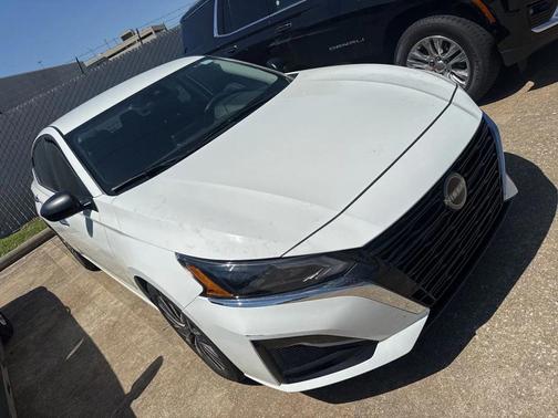 Glacier White 2025 Nissan Altima 2.5 SV