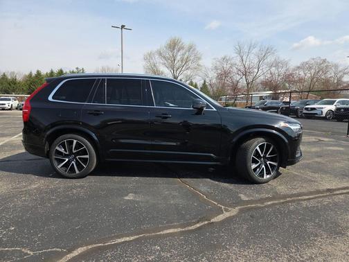 2020 Volvo XC90 T6 Momentum