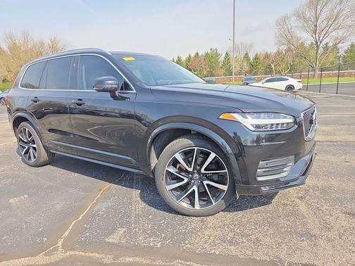 2020 Volvo XC90 T6 Momentum
