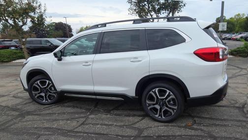 Crystal White Pearl 2027 Subaru Ascent Limited 8-Passenger