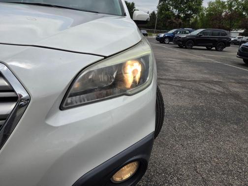 Crystal White Pearl 2016 Subaru Outback 2.5i Limited