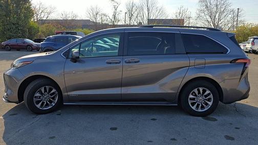2021 Toyota Sienna LE