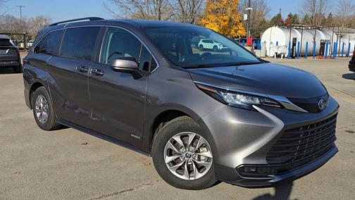 2021 Toyota Sienna LE