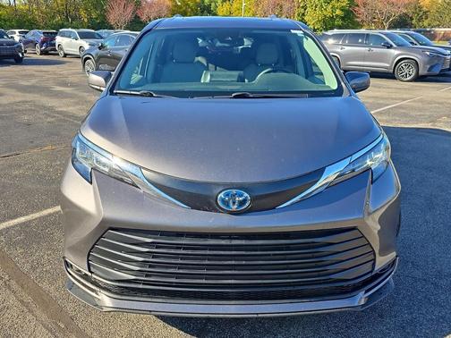 2021 Toyota Sienna LE