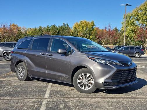 2021 Toyota Sienna LE