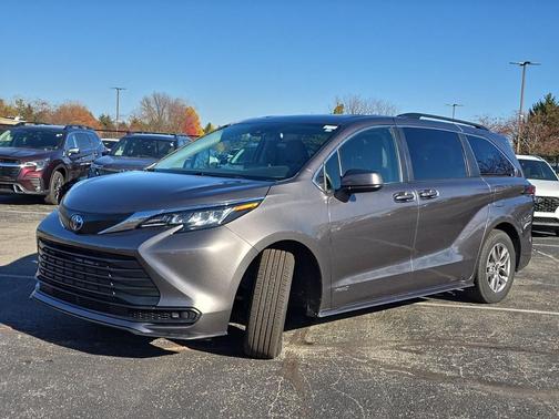 2021 Toyota Sienna LE