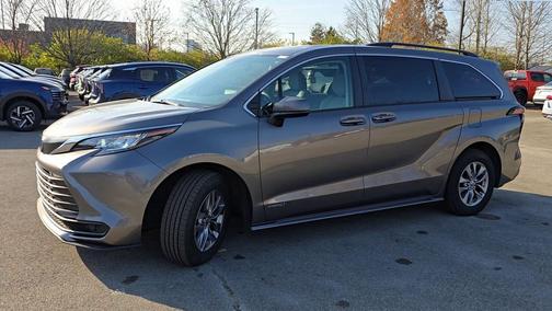 2021 Toyota Sienna LE