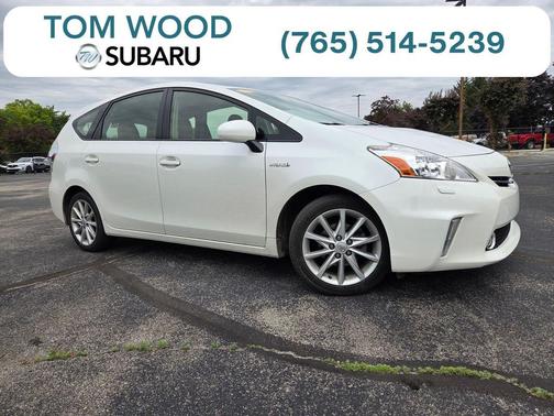 Blizzard Pearl 2014 Toyota Prius v Five