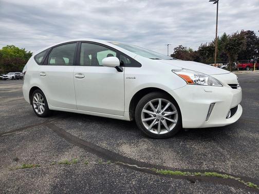 Blizzard Pearl 2014 Toyota Prius v Five