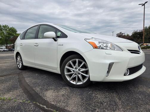 Blizzard Pearl 2014 Toyota Prius v Five