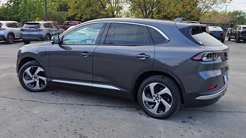 2025 VinFast VF 8 Eco