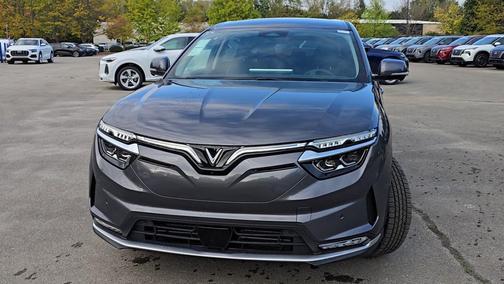 2025 VinFast VF 8 Eco