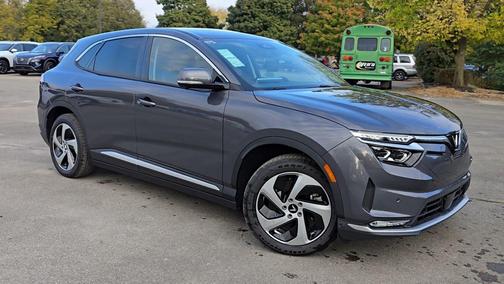 2025 VinFast VF 8 Eco